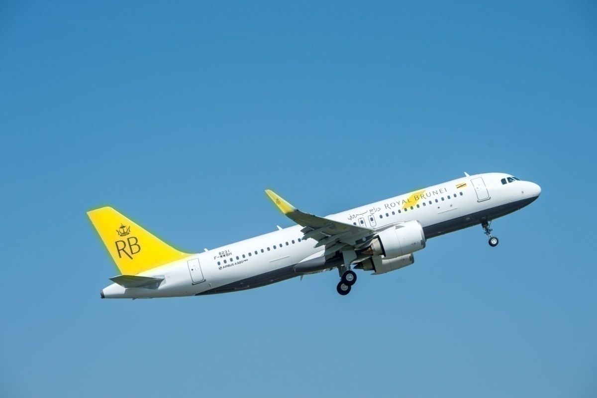 brunei_airlines_takes_delivery_of_its_first_a320neo_aircraft