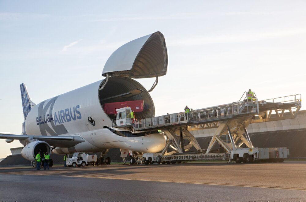 BelugaXL-first-A350-XWBwings-loading-and-transportation-017