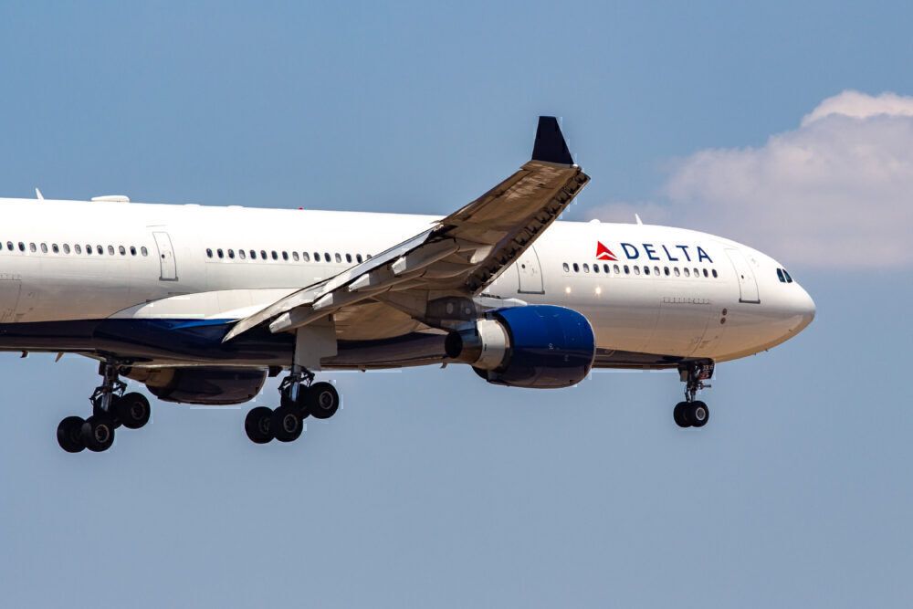 Delta Air Lines A330-300 landing