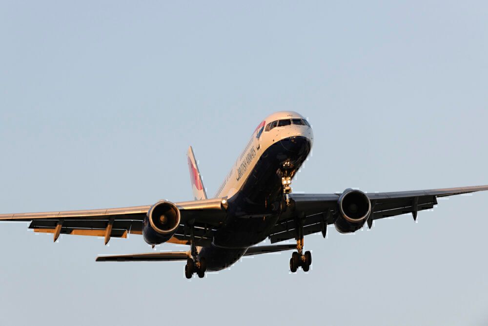 British Airways Boeing 757-200 on final-approach to Heathrow