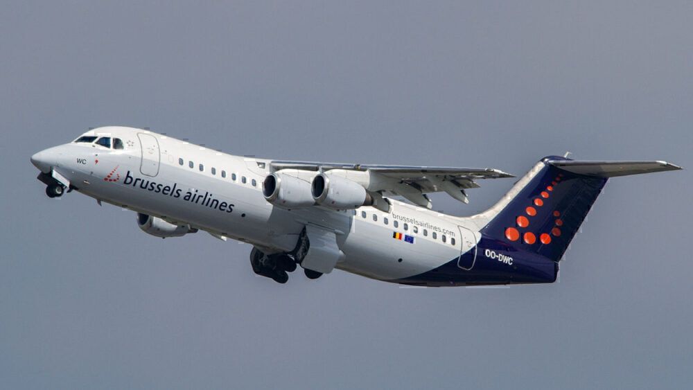 Brussels_Aviation_RJ100