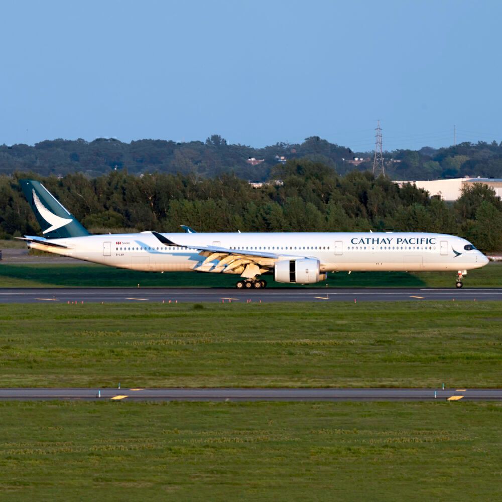 Cathay Pacific Airbus A350-1041 B-LXH 1.1