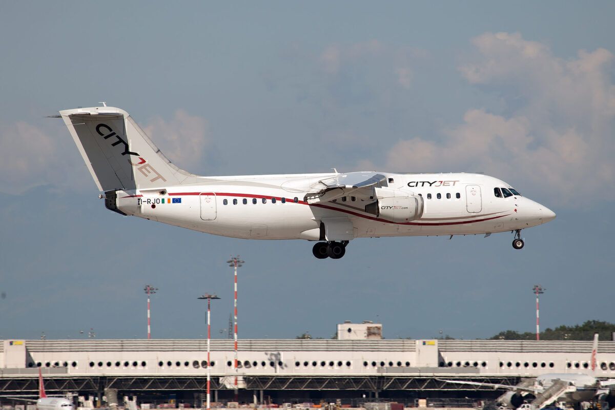 GettyA Cityjet British Aerospace Avro RJ85 seen landing at Milano