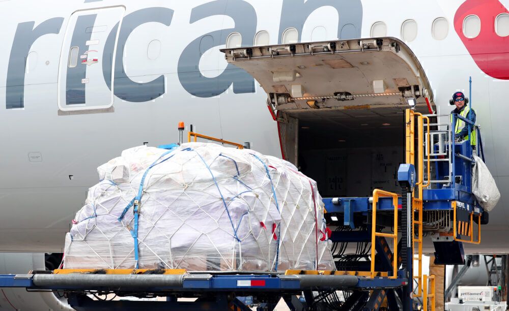 American Airlines, Vaccine Transport, Boeing 777