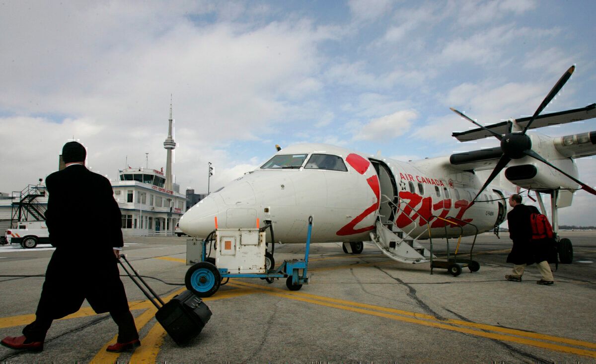Air Canada Jazz Dash 8 Getty