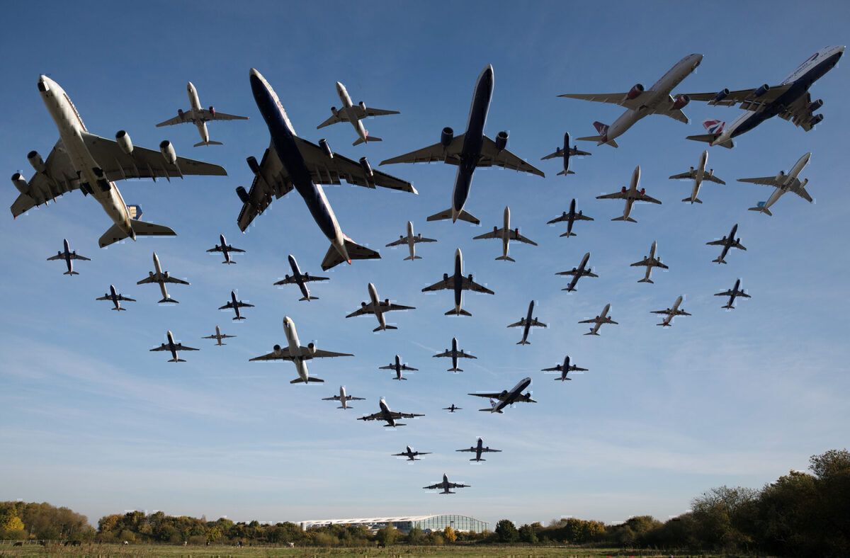 Planes Taking Off At Heathrow Airport Over A One Hour Period