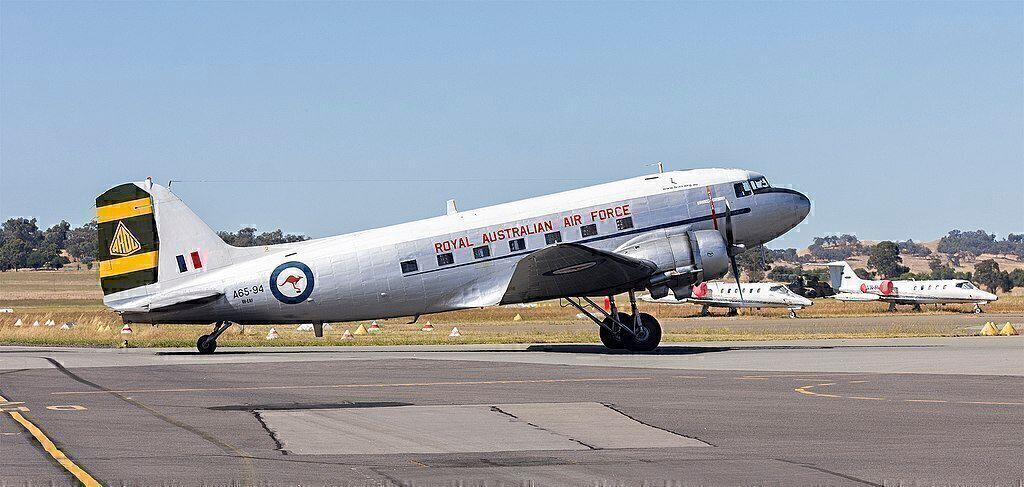 HARS-DC-3-over-Sydney-Harbour
