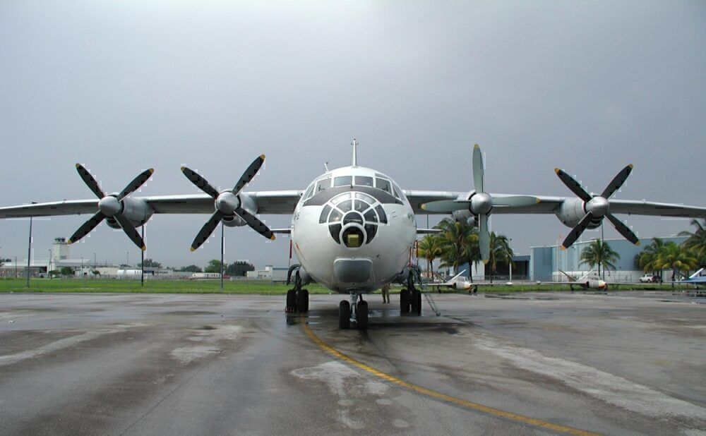 Antonov_An-12B