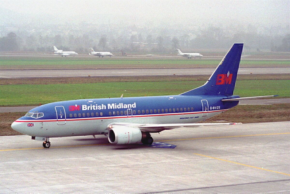 British Midland Airways Boeing 737 500 G BVZE@ZRH26.01.1996 5216859549 Scaled 