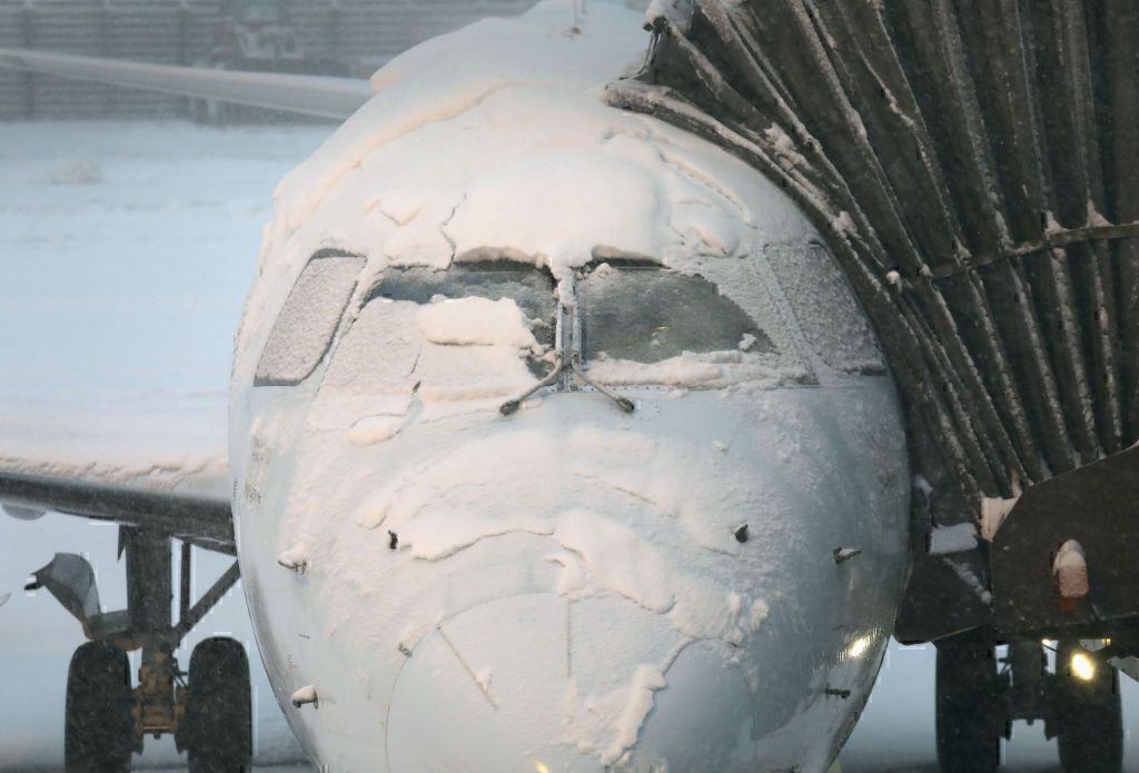 US-winter-storm-flight-cancelations-getty