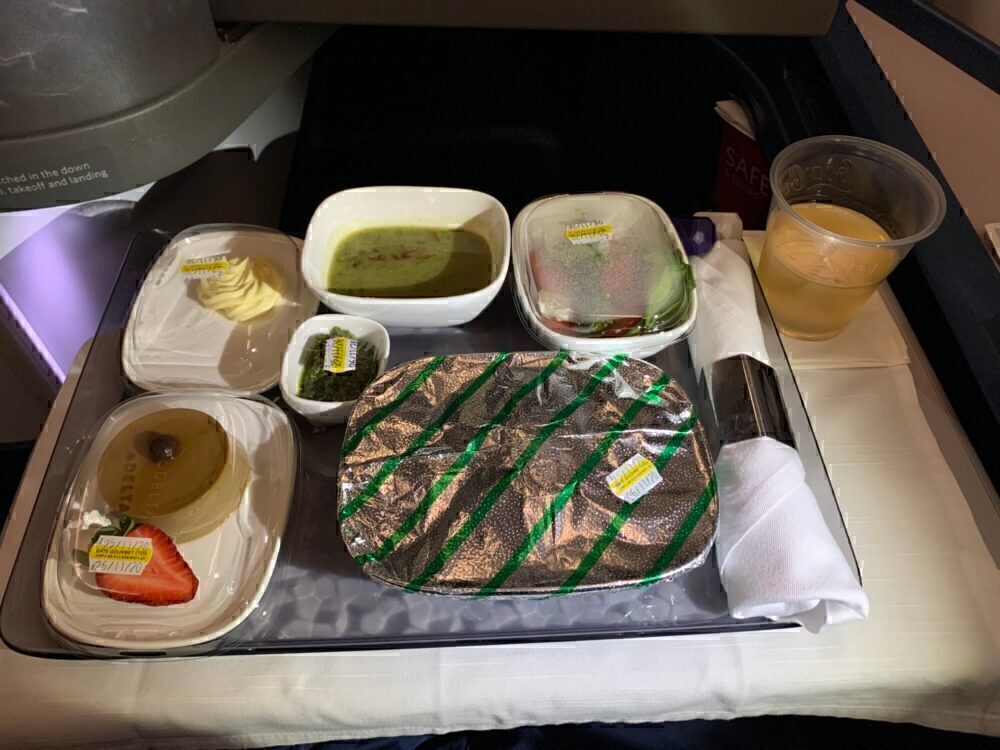 Delta One meal service