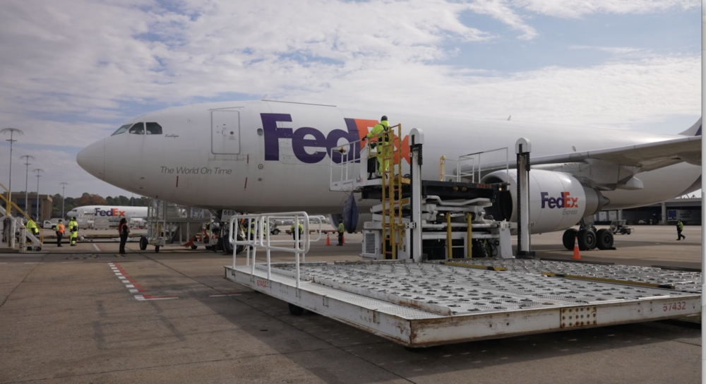 FedEx plane