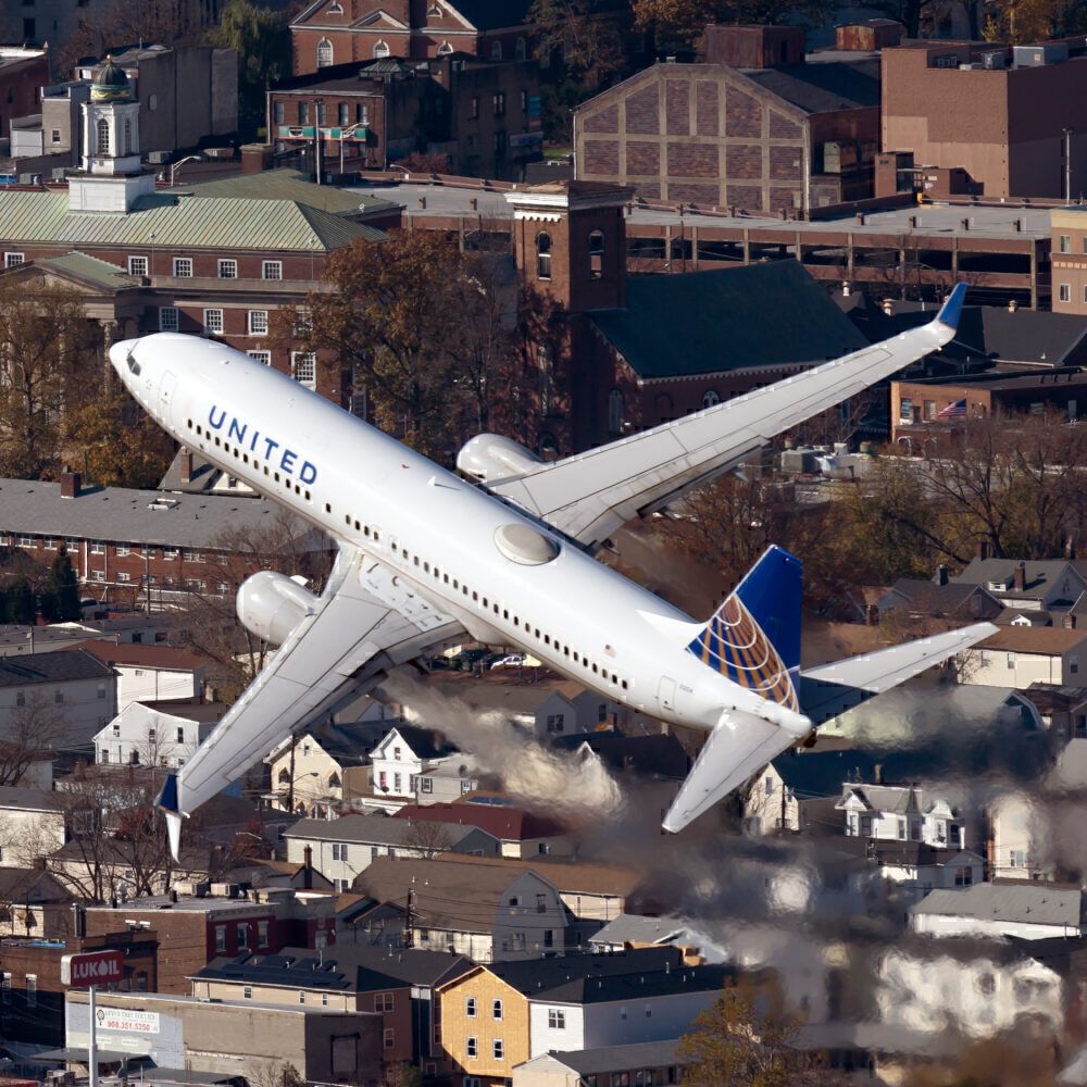 /wordpress/wp-content/uploads/2020/12/United-Airlines-Boeing-737-700-1000x1000.jpg