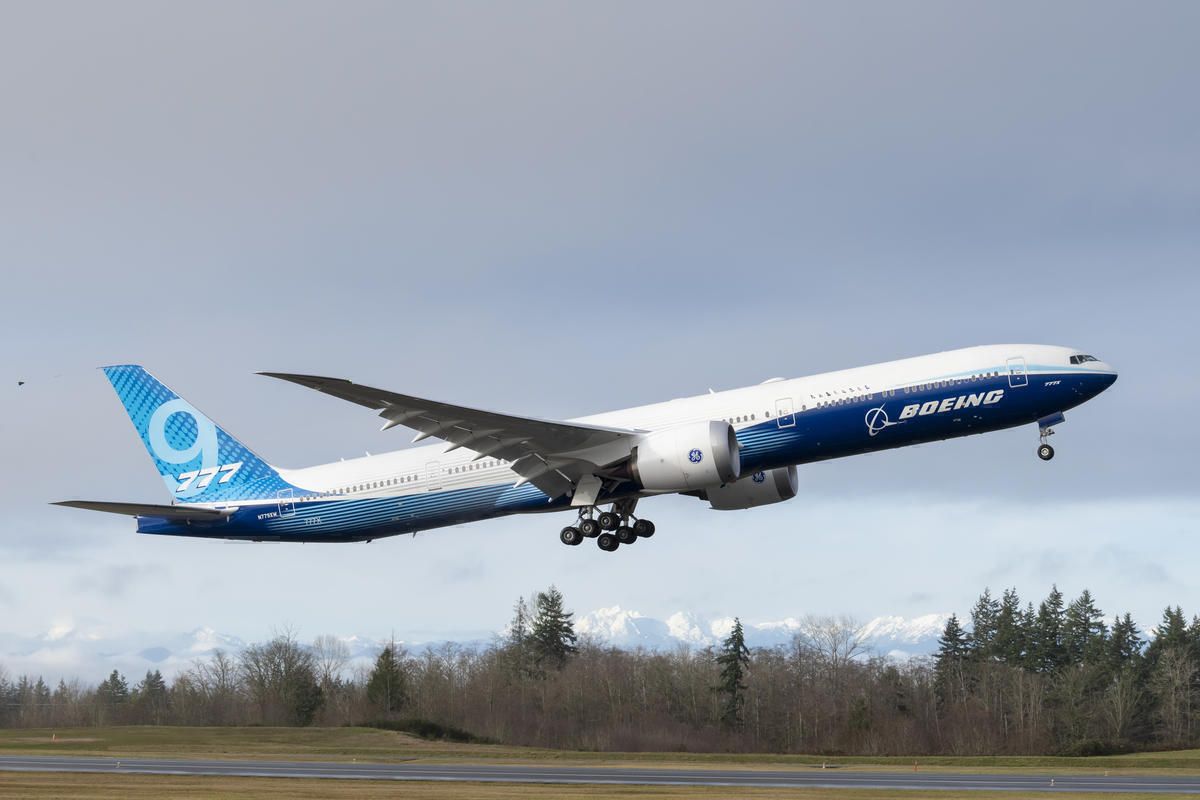 Boeing 777X Takeoff 