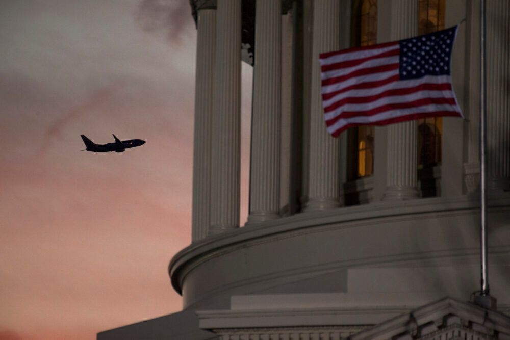 Plane and US capitol