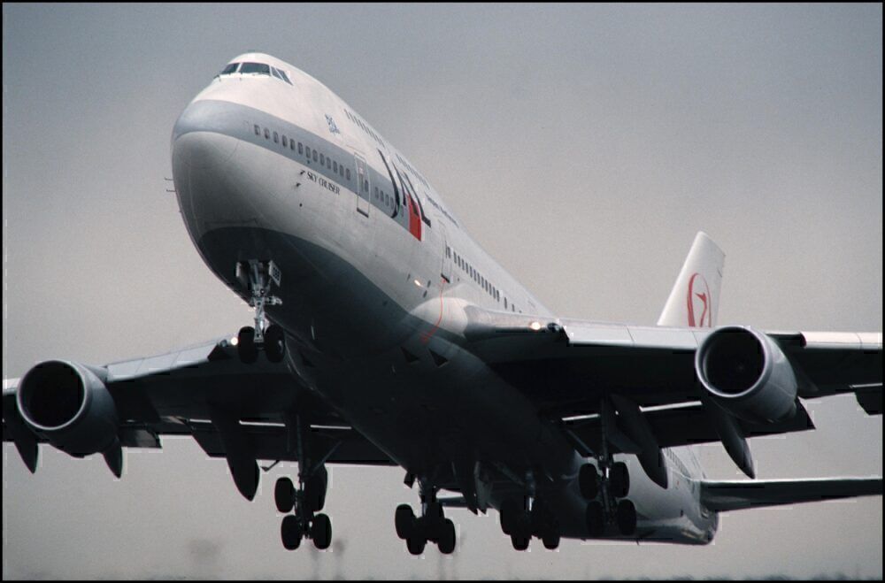 Boeing 747-700 Japan Airlines 