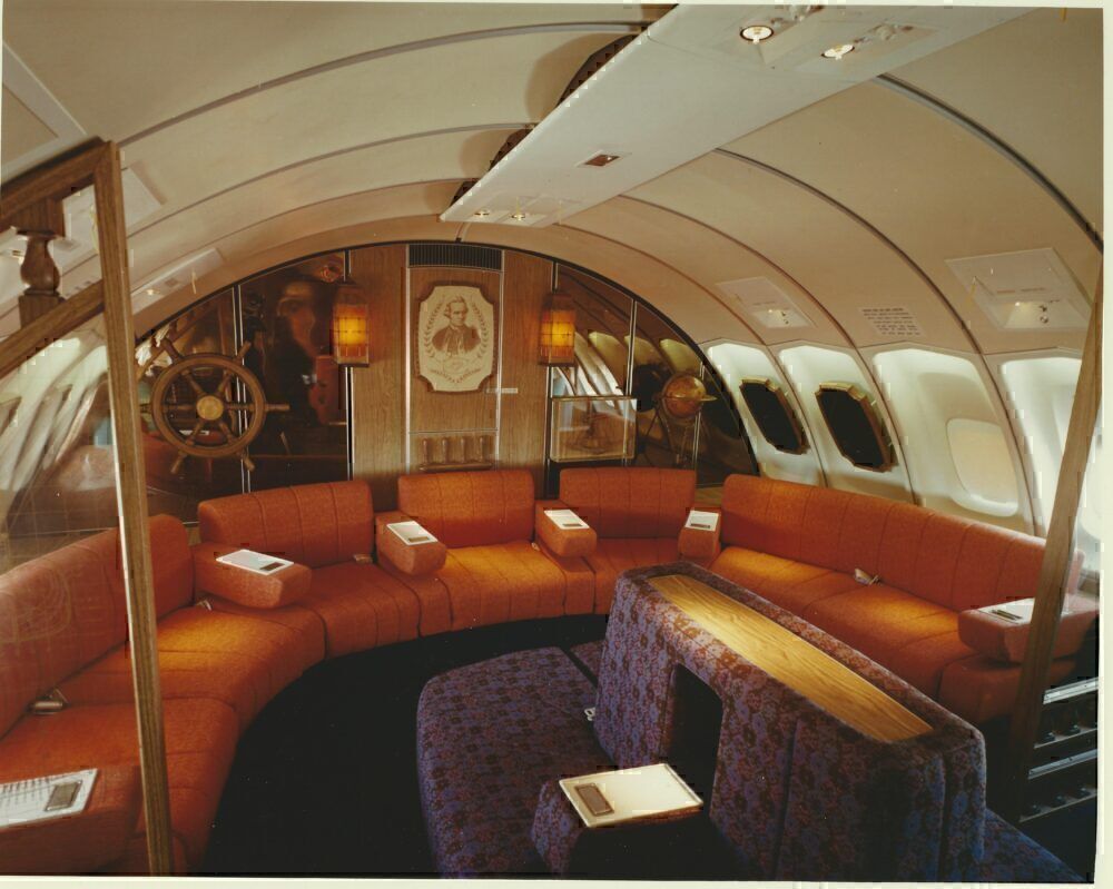Qantas 747 Captain Cook Lounge