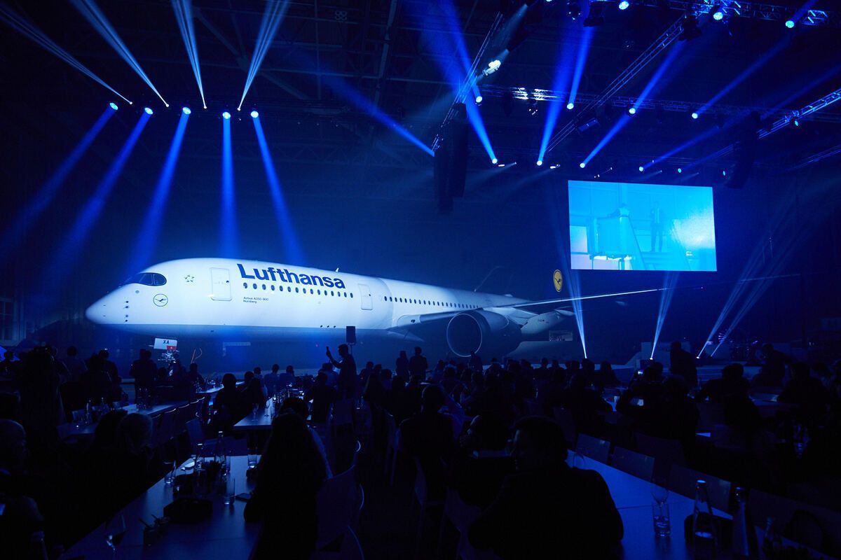 Lufthansa, First A350-900, Repaint