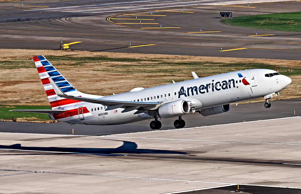 American-Airlines-737-Supected-Fuel-Leak