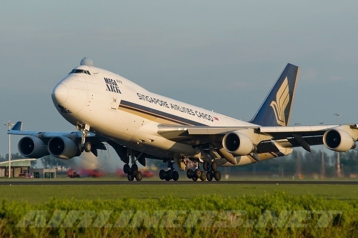 Singapore Airlines Boeing 747-400F Body Damaged In Brussels