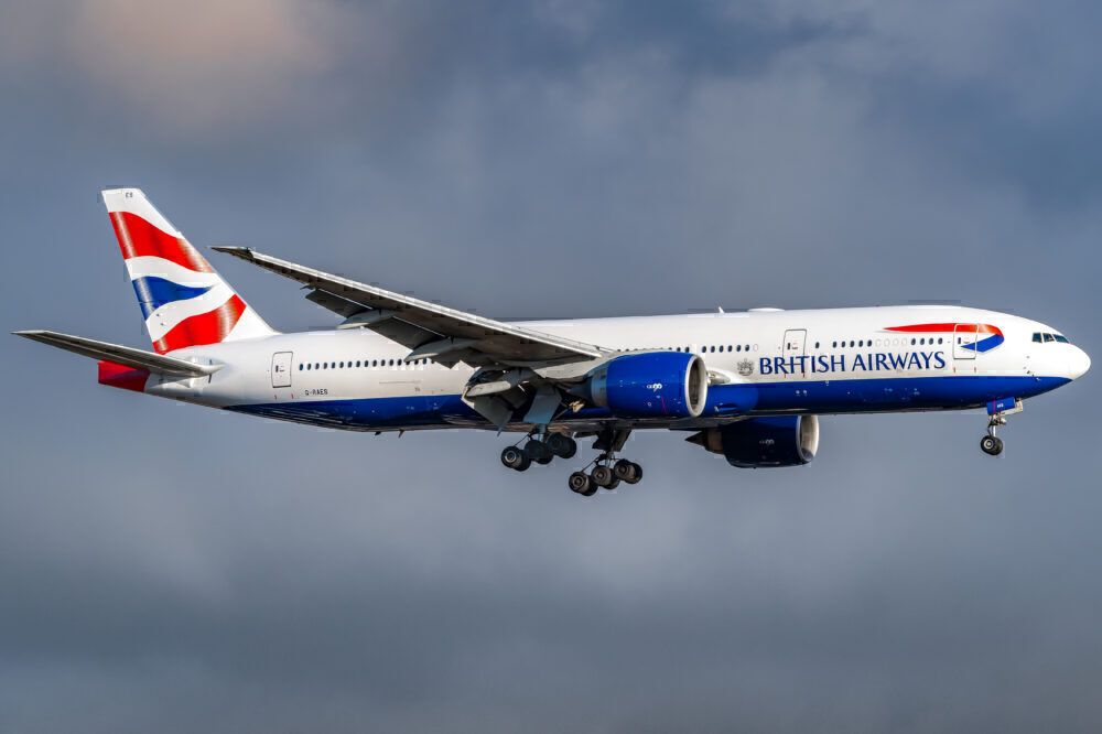 British Airways 777-200ER landing