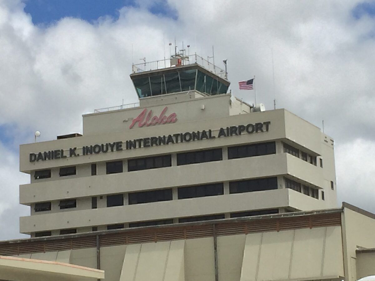 Daniel_Inouye_Airport_Aloha_Sign