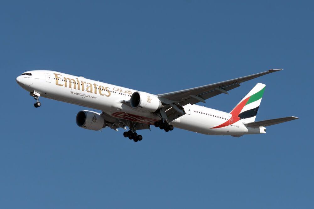 Emirates Boeing 777-31H(ER) A6-EQN (2)