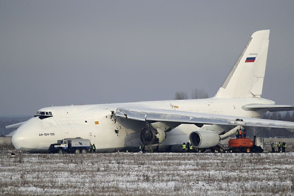 Ан силен. Самолет Руслан АН 124. АН-124 Руслан катастрофа в Новосибирске. АН 124 Новосибирске аварийная. АН 124 Толмачево.