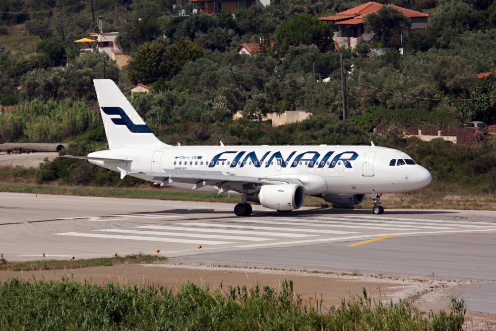 A Finnair Airbus 319 back tracking prior departs from