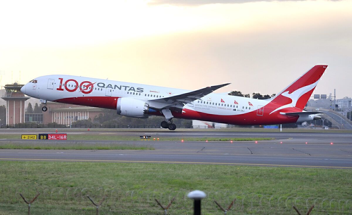 Qantas-Repatriation-10-dreamliners