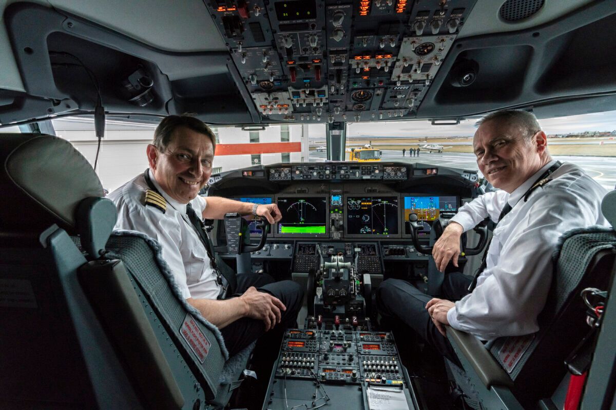 Icelandair 737 MAX cockpit