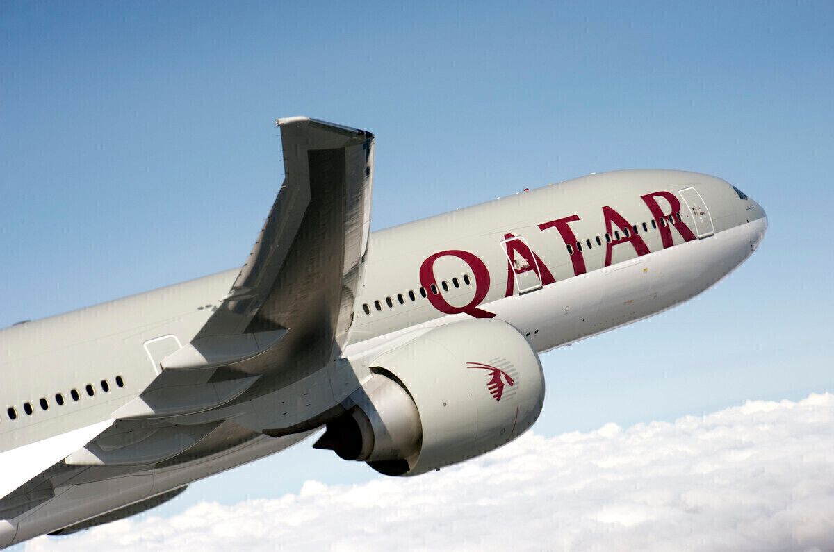 Qatar-Airways-Boeing-777-Tire-Damage