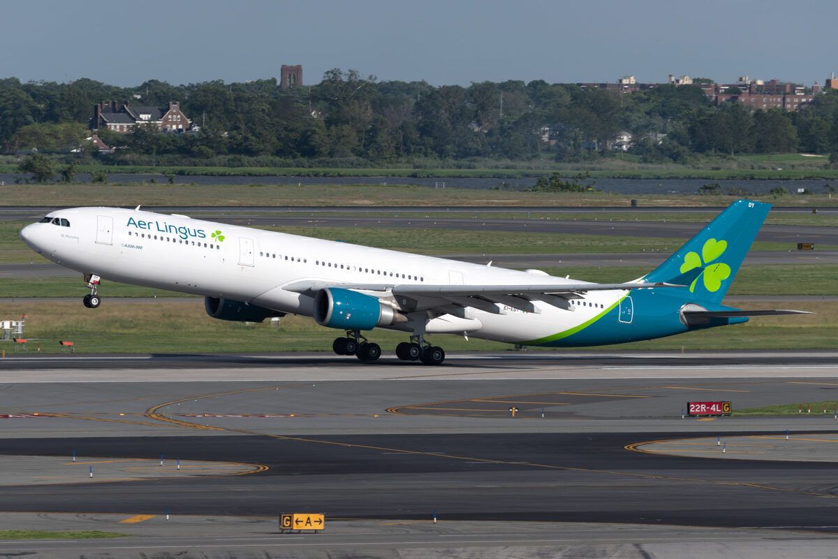A330 Landing in Aer Lingus colors