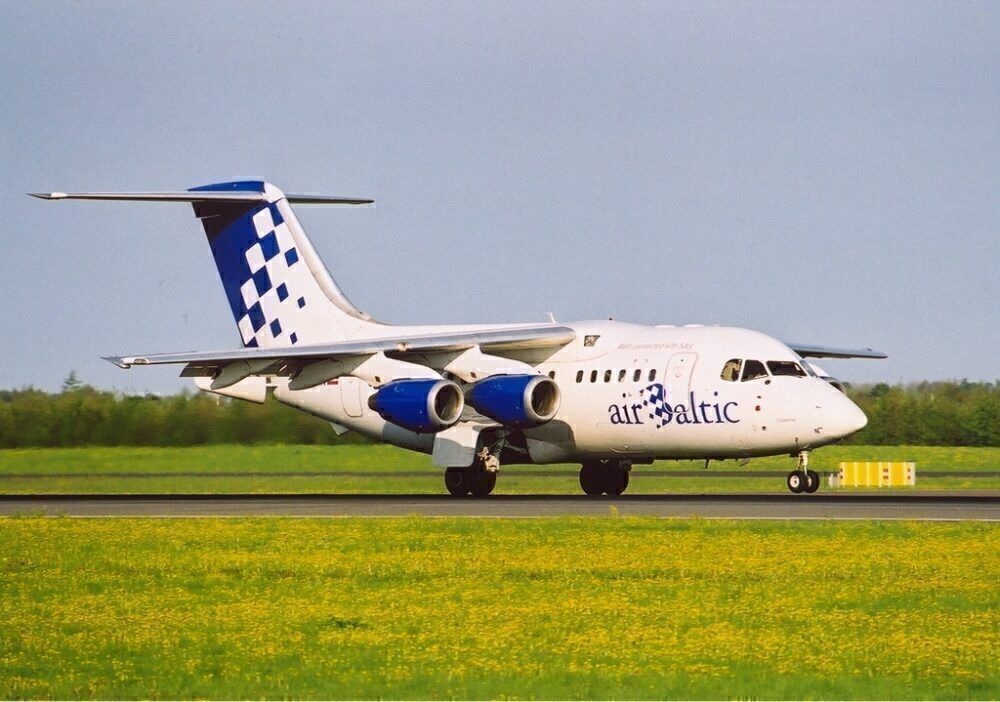 airBaltic Avro RJ70
