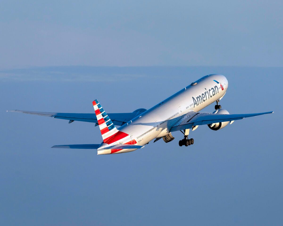 american-airlines-777-300