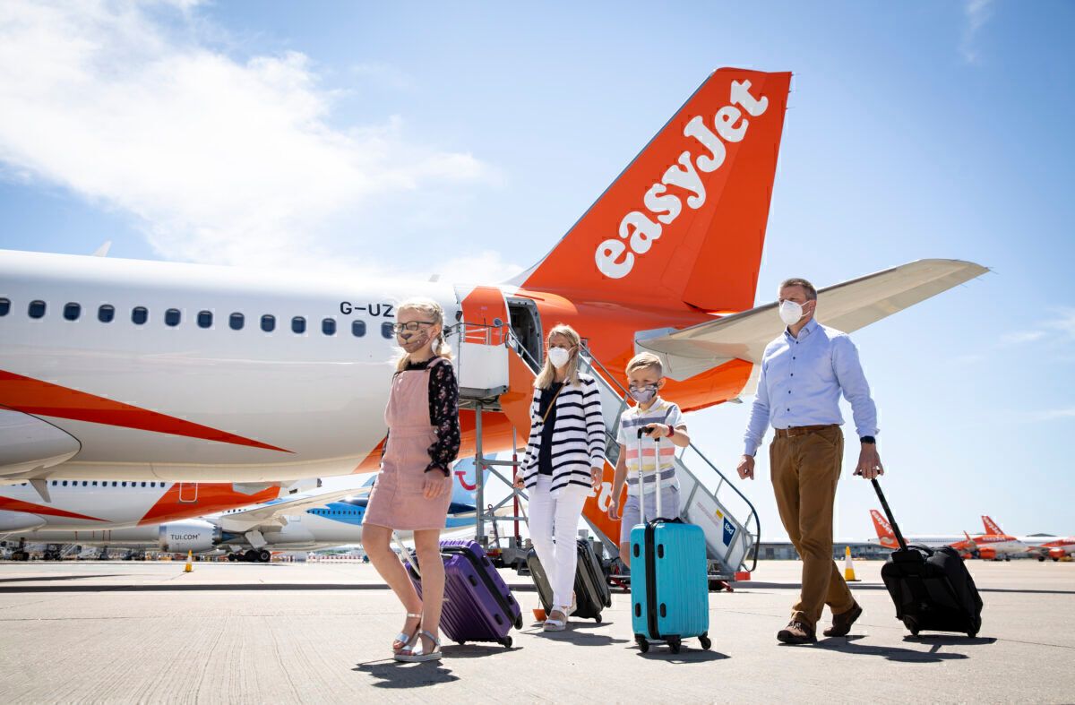 A family disembarking an easyJet A320 at the airport