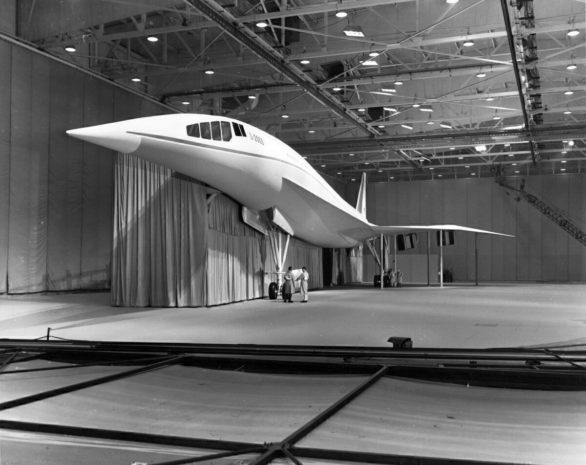 Lockheed_L-2000