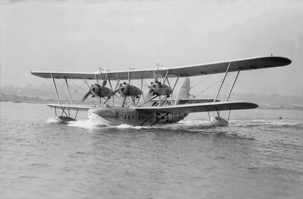A Short Calcutta Flying Boat parked in water.