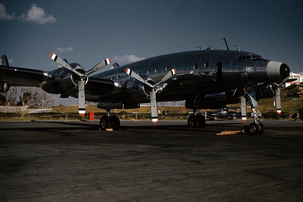 1280px-Lockheed_Constellation_Columbine_II_during_President_Eisenhower's_visit_to_Bermuda_for_the_December_1953_Western_Summit
