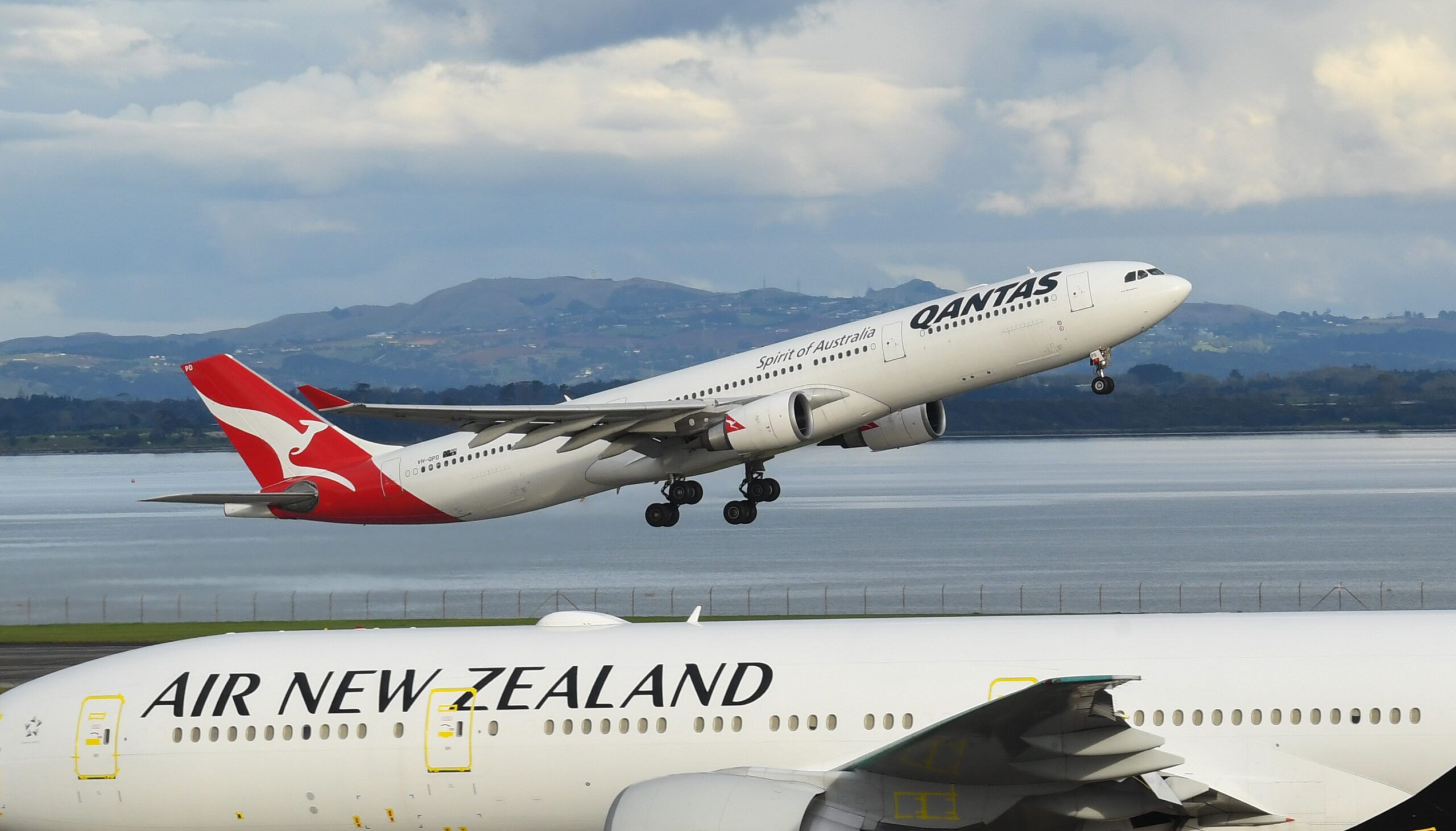 Qantas and Air New Zealand Aircraft