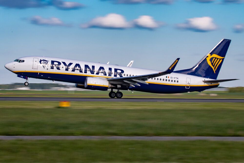 Ryanair 737 on runway