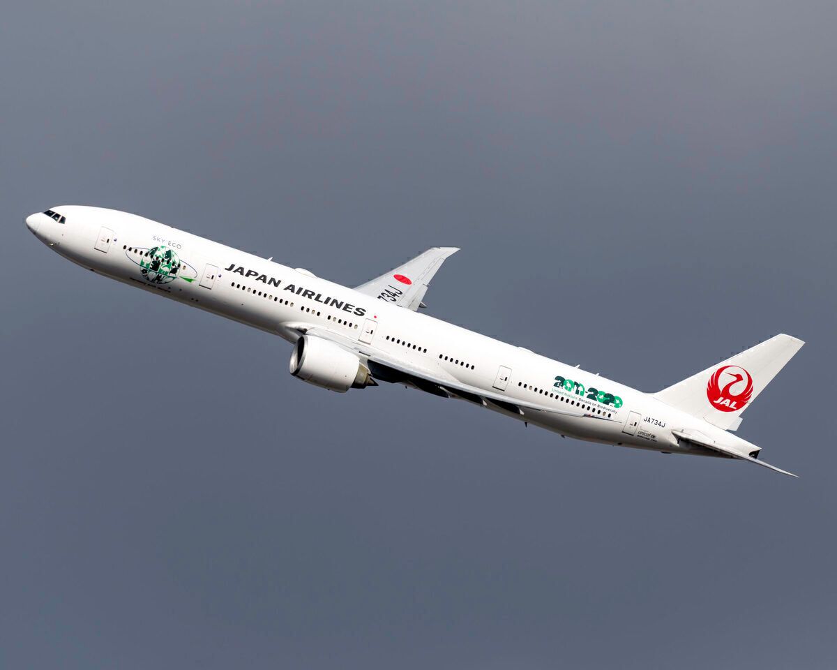 Japan Airlines Boeing 777-346(ER) JA734J
