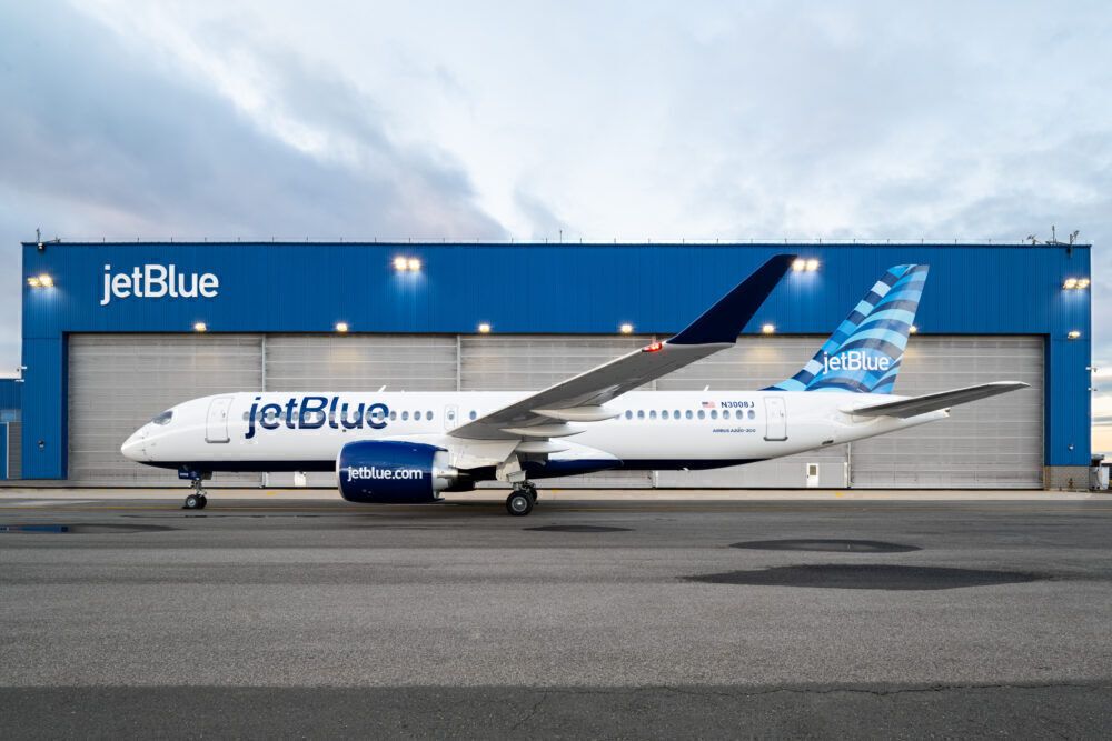 JetBlue-First-A220-Service