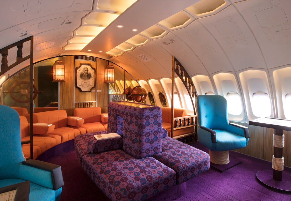 Qantas, Boeing 747-200, Captain Cook Lounge