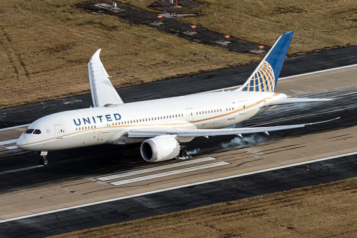 United Airlines Seeks To Raise 10.75bn As Revenue Improves