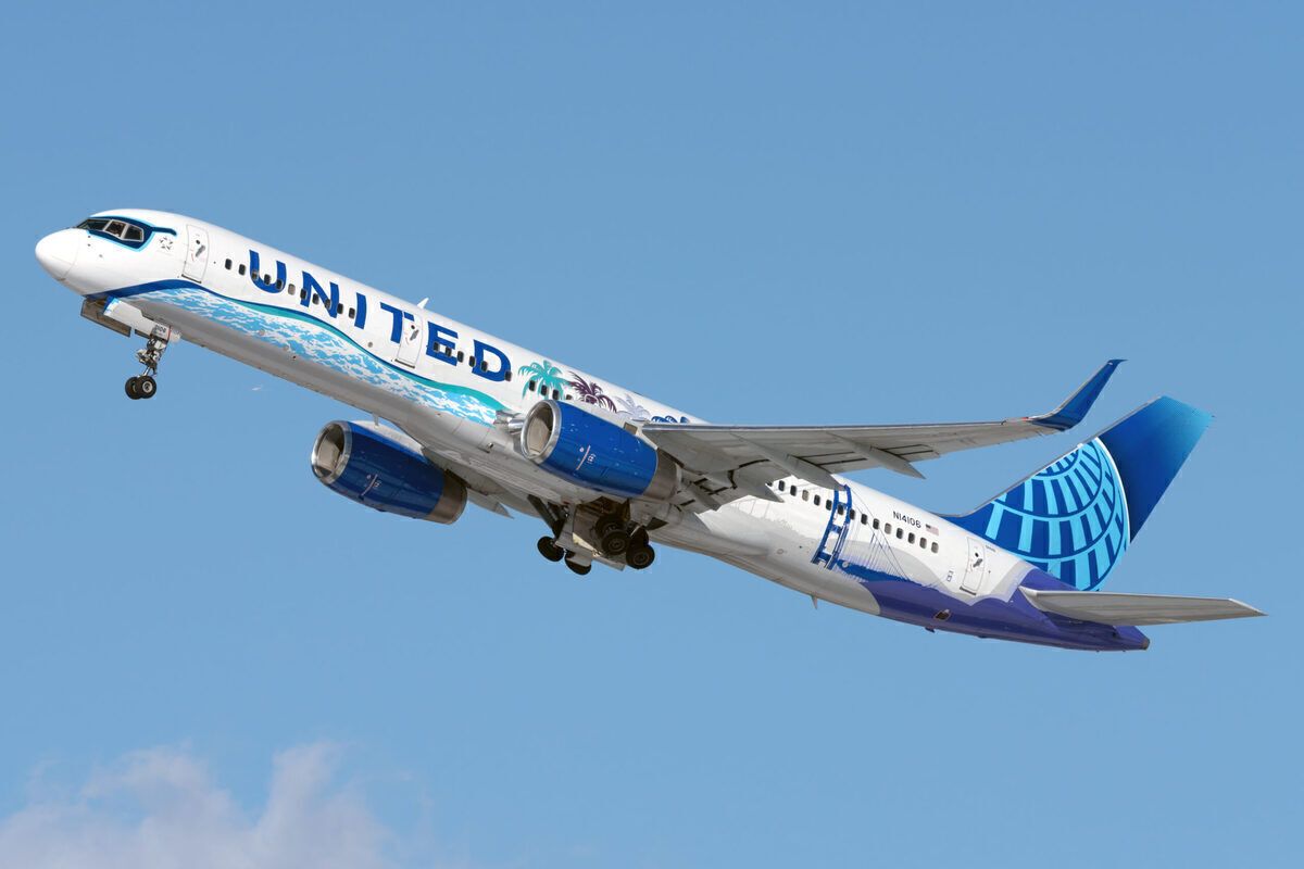 United Airlines (Her Art Here-California Livery) Boeing 757-224 N14106 (2)