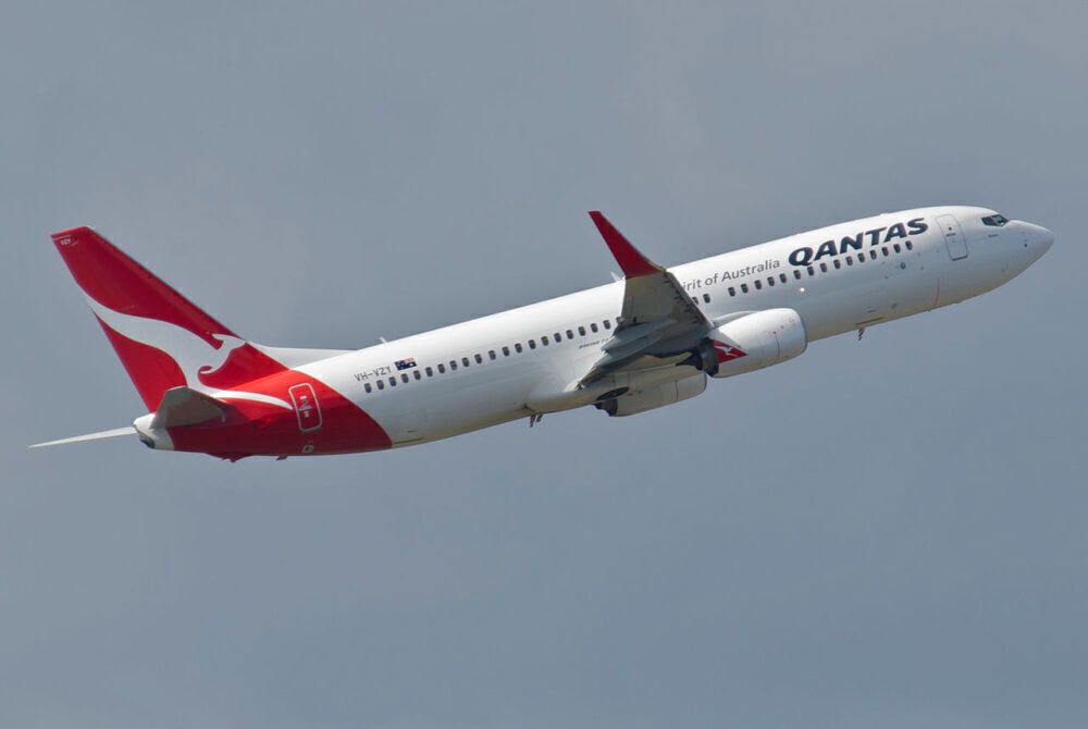 Qantas B737-800