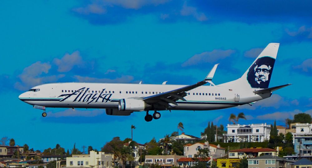 Alaska Airlines Boeing 737 San Diego