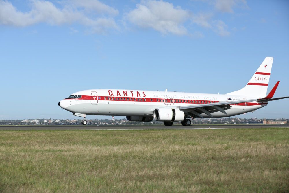 Qantas retro roo 737-800