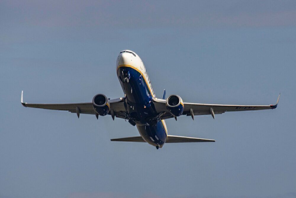 Ryanair Boeing 737-800 Takeoff 